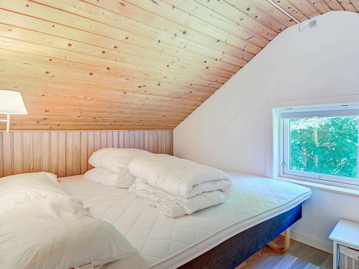 6 Person Holiday Home In AÅkirkeby Zimmer foto